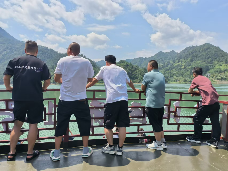 金种源大家庭-麻辣烫之旅