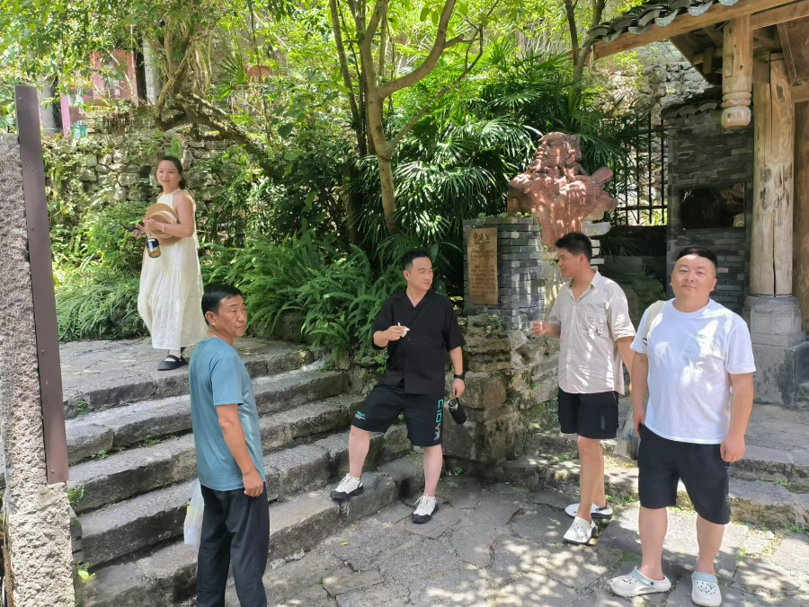 金种源大家庭-麻辣烫之旅